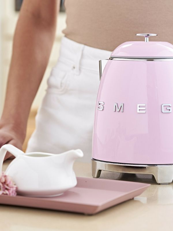 Hervidor Smeg Rosa
